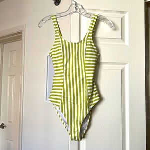 Cupshe one piece swimsuit in size small. Worn once.